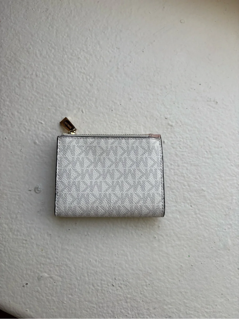 Michael Kors Pink Croc-Embossed and gold Metallic Compact Wallet - Picture 2 of 5